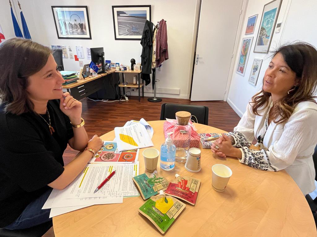 MagaliAltounian's tweet photo. Échange gourmand avec Nastuko Perromat du Marais, franco-japonaise et co-fondatrice de #FURIFURI. Avec son associée, Julie Renaud, pharmacienne, elles ont créé à #Nice06 la 1ère marque de furifaké (condiment japonais) 100% naturel et fabriqué en France: https://t.co/0sePVvt4gZ 😋 https://t.co/PsVQREf9Kx