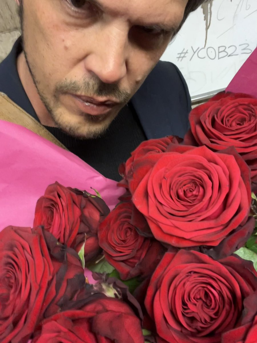 und jetzt gibts blumen ❤️ habt alle auch einen wunderschönen abend, ich teile meine gute laune einfach mal mit euch.....