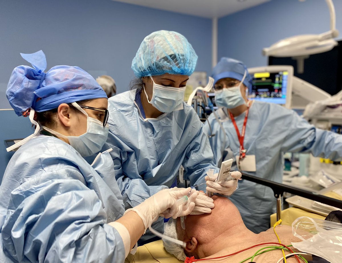 cyriltrd's tweet photo. Perfusion, ventilation, intubation, transfusion, collaboration…
👏 et 🙏 aux infirmières et infirmiers anesthésistes !
En attendant la revalorisation de vos salaires, votre pratique peut vous rendre fiers… 
#IADE #Binôme https://t.co/ll5T9UhVvI