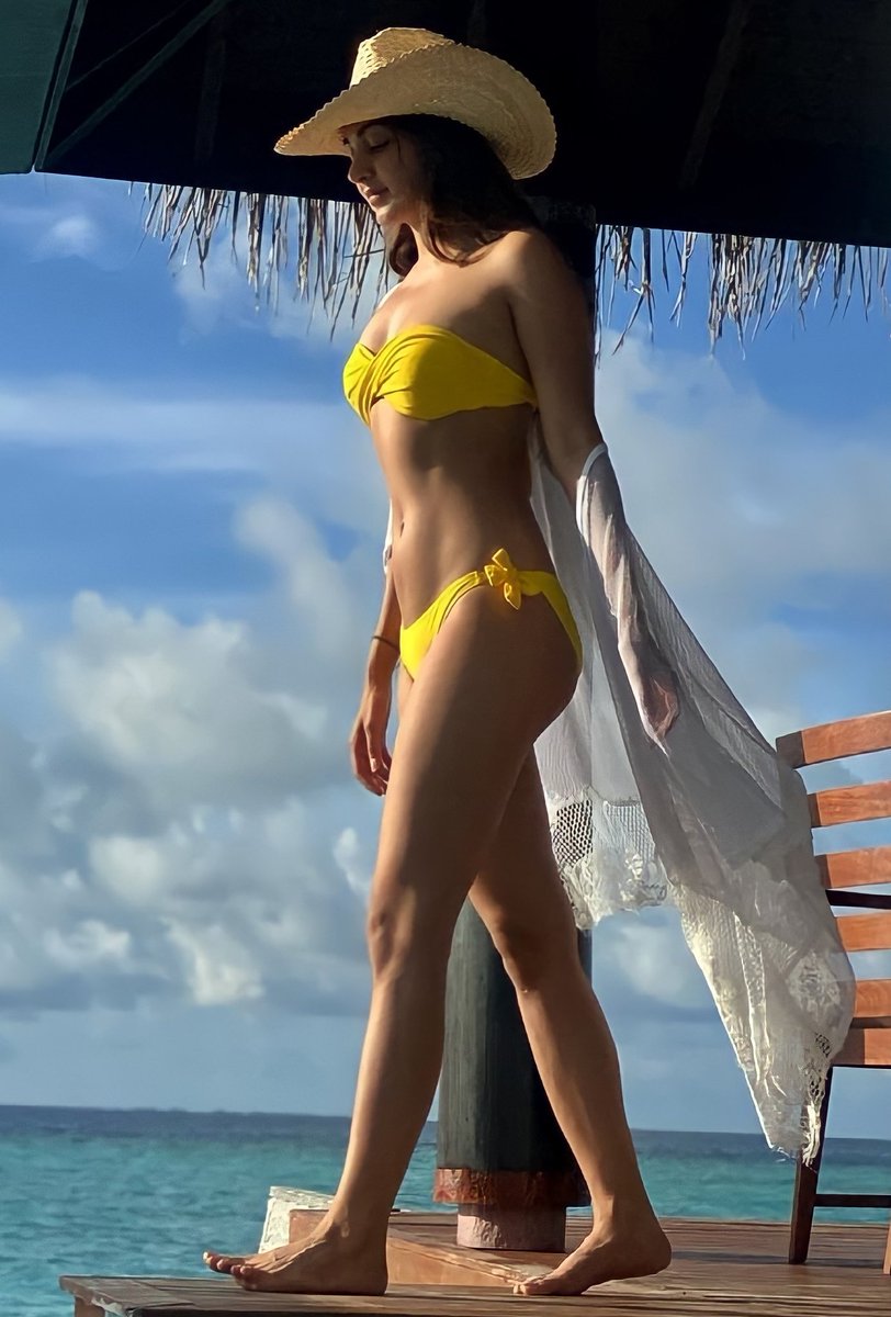 HotView10's tweet photo. Kiara Advani https://t.co/hpQoXEtpe1