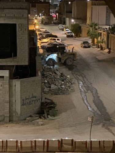 eng_1434's tweet photo. @Amana940 السلام عليكم، عندي بلاغ عن عمل خارج الوقت المسموح الموقع ، يشتغلون الان في ازالة اوساخ البناء الساعة ١٠ الليل !

https://t.co/OqlTJ8GvXH https://t.co/PevHpiYu91