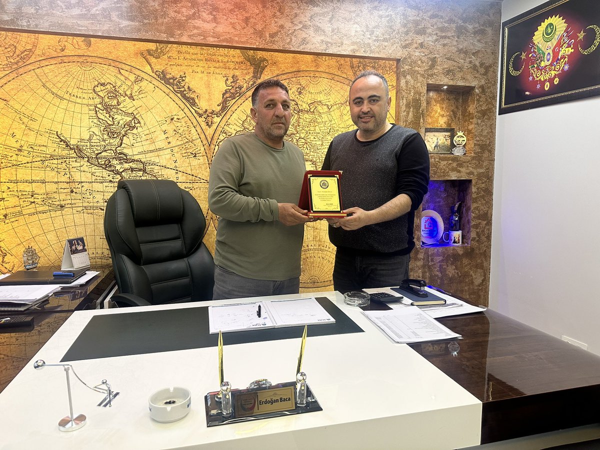 Niğde Müteahhitler Birliği olarak ülkemizin yaşadığı deprem dolayısı ile birliğimize destek veren ve yardımda bulunmamıza vesile olan Sayın <a href="/ErdoganBaca/">Erdoğan BACA</a> kardeşimize teşekkür plaketimizi taktim ettik.