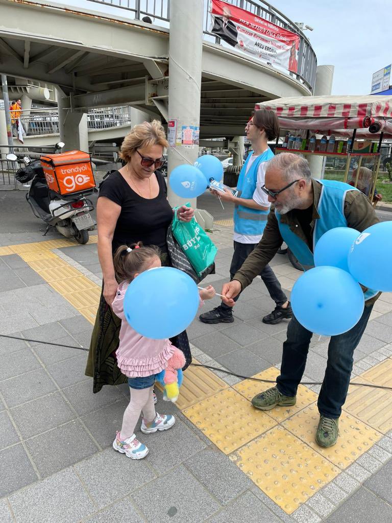 deva_bsk's tweet photo. Bugün Kadıköy buluşması öncesi Küçükçekmece DEVA Teşkilatı olarak Kartaltepe Mah. Cennet Mah ve Fatih mahallesinde 3 ayrı stand çalışması. @drerhanerol @avmdemiral @edaatesadiyeke https://t.co/tMo5wenZrc