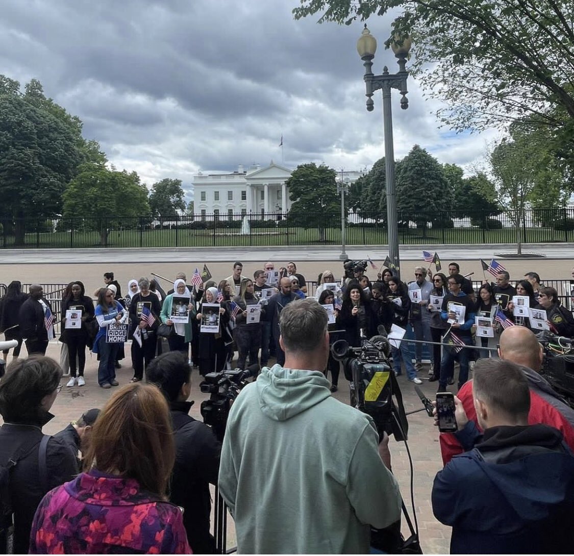 HostageAid's tweet photo. The families of US citizens unlawfully detained abroad gathered today at the @WhiteHouse to reiterate their call for @POTUS to meet with them.

These families need the assurance that their President knows their loved ones’ names & is using every tool at his disposal to finally #BringThemAllHome! #FinishTheJob

@JoeBiden @WhiteHouse @JakeSullivan46 @StateSPEHA @SecBlinken @StateDept @BOFHcampaign @NedaSharghi @FreeTheNamazis 
@FreeKaiLi @HarrisonLi15 
@pereirajap3 @JorgeTo22259825 @TahbazTara @FreeMorad1 @SharghiHannah @KayDenman1 @denmantexas @BringEyvinHome @MelanieIBerry @FreeMajdK @MKamalmaz @Shahab_Dalili @Zackbackhome @freepaulwhelan @deep_mowgli @freemarkswidan @mamasparkles168 @henryom85 @ZakkaNA