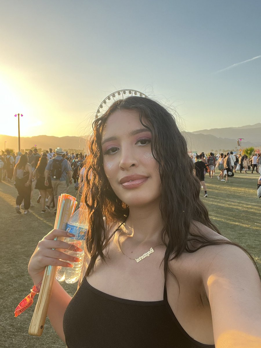 denurrse's tweet photo. Never posted my Coachella pics on here https://t.co/5xroV6sEPH