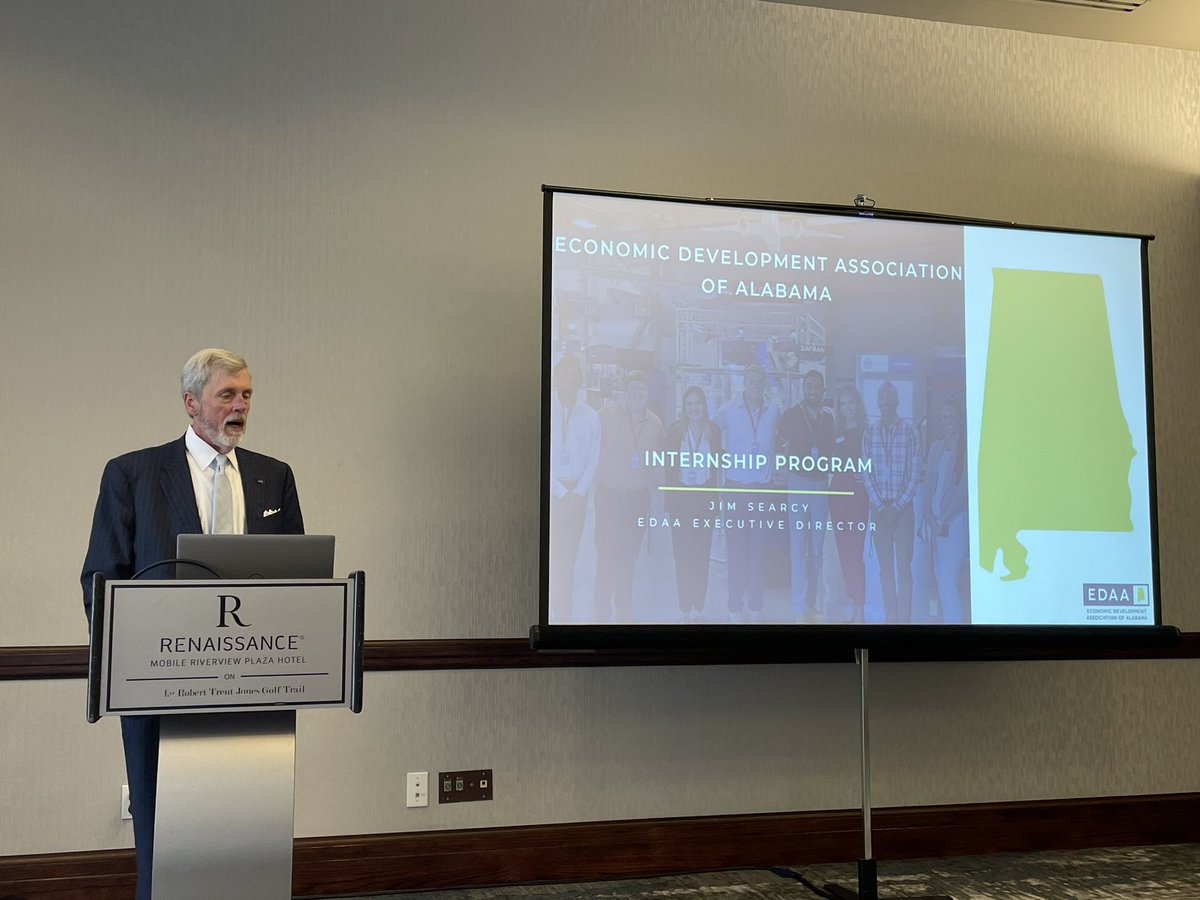The Economic Development Association of Alabama's Jim Searcy gave a great presentation on their summer internship program for university students.  
#AOAFUEL23 
#whatagreatstoryteller
