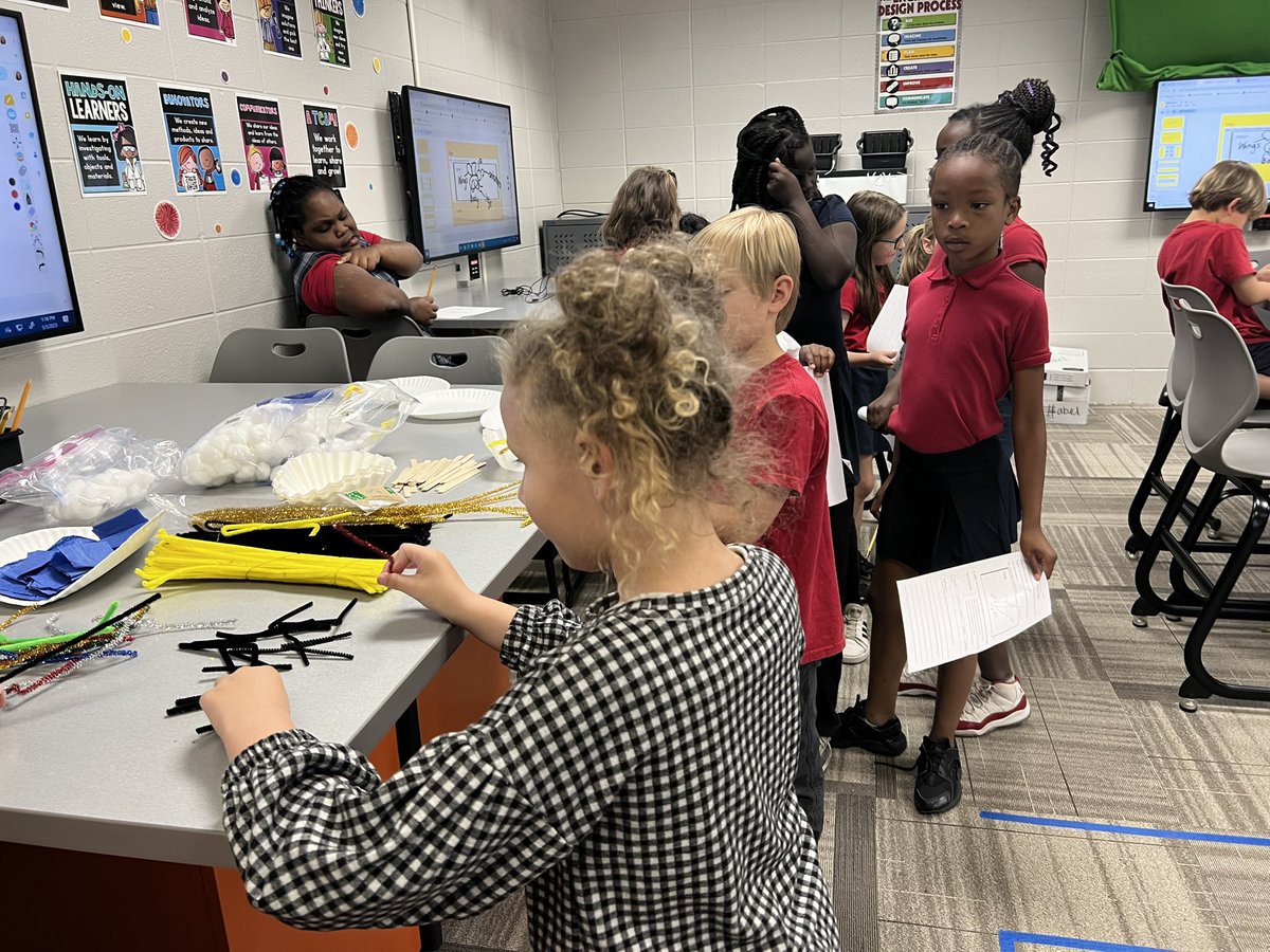 jennifischer3's tweet photo. What a great day with my “mini me” for Lab Teacher of the day. Ramsey did a great job @MaryBAustin https://t.co/AjCWkxjW1T