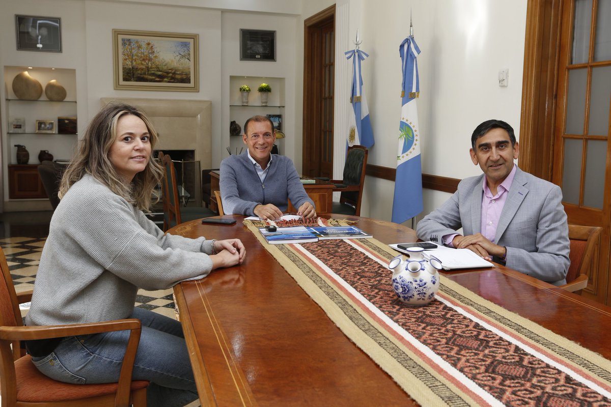 OmarGutierrezOk's tweet photo. Continuamos ampliando la política de equidad de género y consolidando espacios de contención y acompañamiento en la provincia.
Por eso hoy, junto al intendente de Las Ovejas, @hvgodoy, y @mageferranqn, avanzamos en el proyecto local de construcción de la #CasaIntegral de Mujeres. https://t.co/08p3weXxYp
