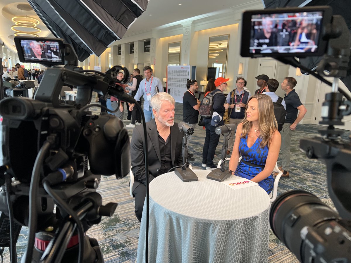 MicroStrategy's tweet photo. The cameras couldn't stop focusing on Michael J Saylor and Natalie Brunell chatting #Bitcoin at the #MSTRConnect table.
#MSTRWorld23 https://t.co/xKJc9VoJjG