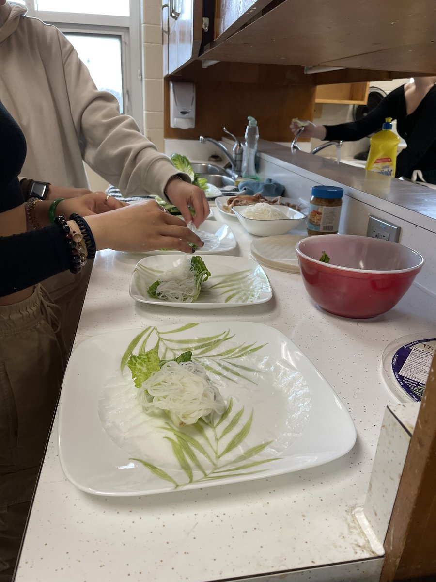 MadameBaines's tweet photo. Today in Food &amp; Culture, we explore the flavours from Vietnam with fresh spring rolls with mint, butter chicken and naan bread from India, and castella cake from Japan (not pictured). #yum @Churchill_HWDSB #HFC3E #springrolls #butterchicken #castellacake https://t.co/GS4Lv1pBMY