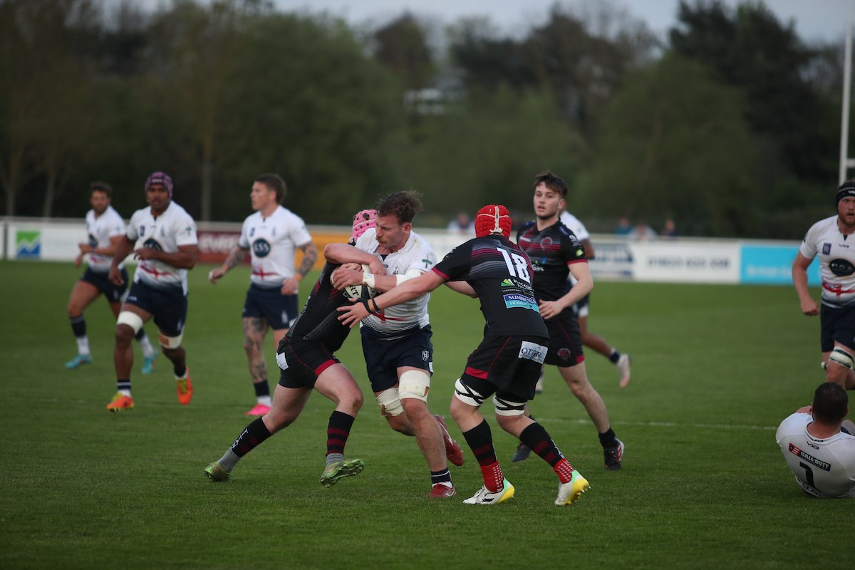 RNRugby's tweet photo. #40 TRY. Beasley and Hayler with the carries, Gott with the dancing feet.

Toots stopped short and then Beasley darts over as @tauntonrfc ran to cover the overlap on the other side.

HT ⚔️ 14 - 21 ⚓

#GoNavy #MilitaryRugby https://t.co/K1UEDGb3kT