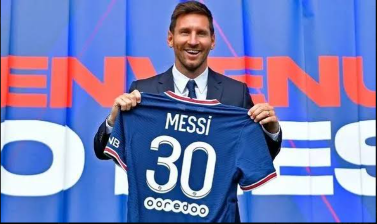 PinttowGoat's tweet photo. Comment Ronaldo a détruit le PSG.

Comment Messi a détruit le PSG. https://t.co/yOpiHAXLXF