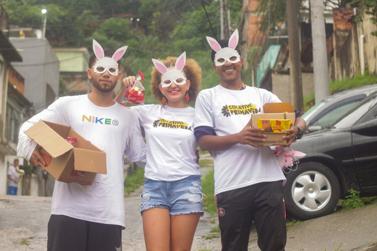 Primavera Collective Distributes Chocolate, Solidarity, and Affection for Easter in the Cavalcanti Favelas of Rio de Janeiro

By Vinícius Ribeiro @viniciusnribeiro

🔗 Read de the full article: bit.ly/3LPU5Md

w/ <a href="/vozdacomunidade/">Voz das Comunidades</a>