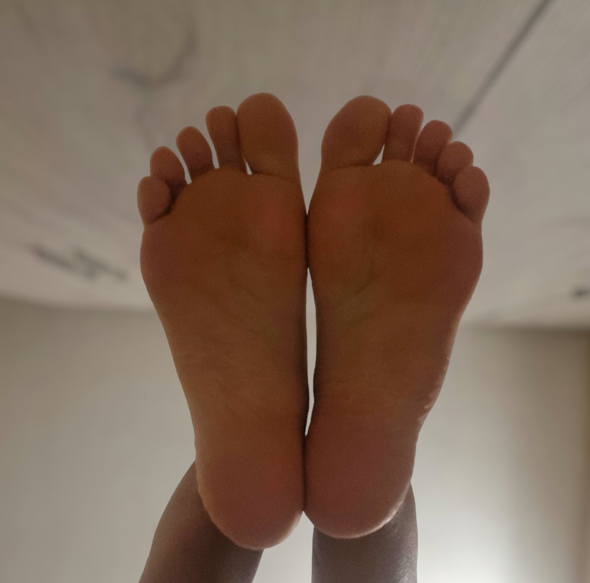 BijouBee111's tweet photo. For all feet lovers 🙈
#onlyfans #onlyfansfootfetish #onlyfansbabe #onlyfansfeet https://t.co/Qphdlc03bf