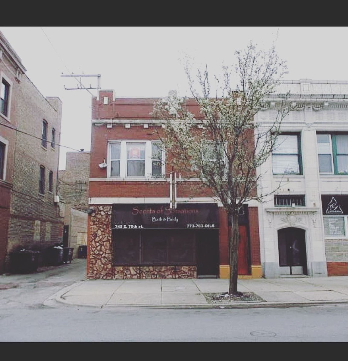 Digbyman's tweet image. **BEFORE**
@thesocialnetwork75  Where you will experience the ultimate gaming adventure with a side of temptation, at our e-gaming lounge. You will satisfy your cravings with our scrumptious food and drink selection! thanks to @cclfchicago for its commit to support entrepreneurs