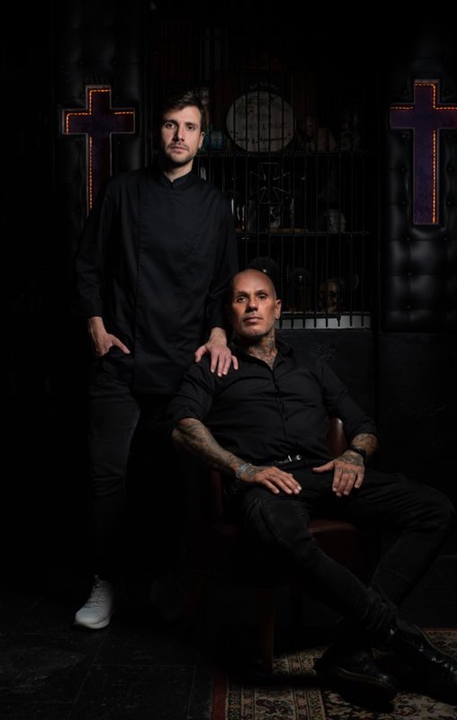 Mañana se abre en Santos y Desamparados (Alberto Villarroel) la carta Lustro y Aparte, alianza con Libé Unique Cocktails (Miguel Á. Jiménez).
3 partes: i+d (100% Libé), Santos (los ganadores del bar) y las Bestias (clásicos potenciados).
El Bamboo Macho y el Gimlet, los hits.