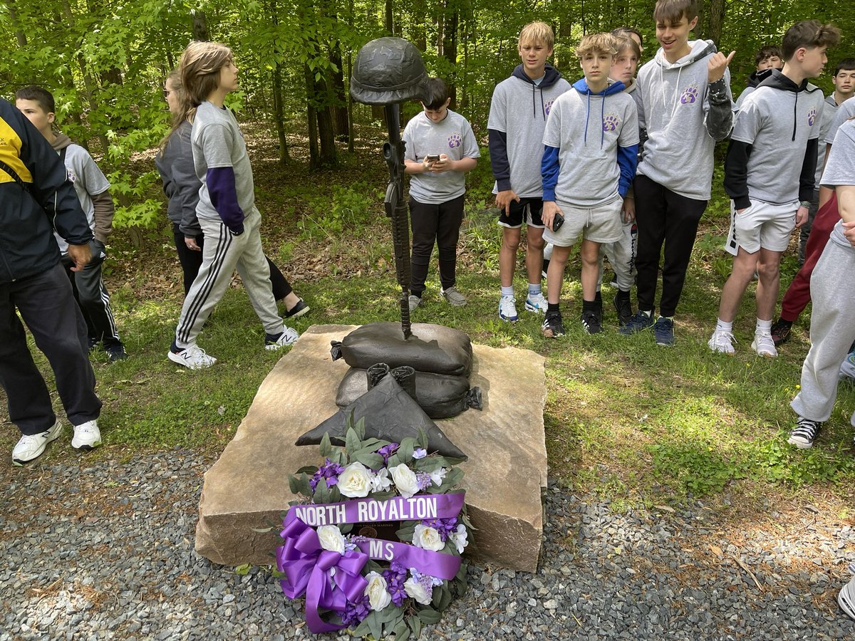_kevinatkins's tweet photo. We begin our trip at the Marine National Museum. Thank you to Paige, Macy, Mason and Joe for presenting a monument wreath as NRMS pays tribute to all of those who have served and fallen. #NRinspiregreat https://t.co/0tSUVzuKzh