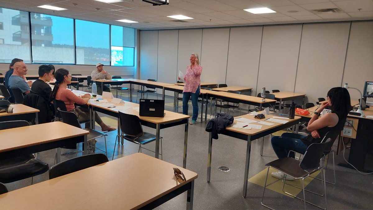 DouglasToasters's tweet image. It was so fun to have our pres @taraleduc in town for last night's hybrid meeting! 🤩 With sunny skies and beers to be shared, it was a night to remember 🍻

See you next week for our 2nd hybrid meeting of the month! 👋 

#douglastoastmasters