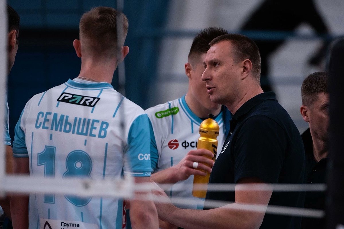 🛌 "Ошибки, все делают ошибки..." Музыканты казанской группы "Мураками" игру волейболистов столичного Динамо в финале описали очень точно... 

🙈 Совершенно не понятно, за счет чего динамовцы собираются возвращаться в игру. Пожалуй, стоит рассчитывать на фактор домашних трибун.