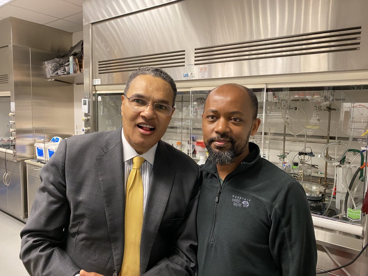 BeyeneAbraham's tweet photo. Guess who stopped by the lab today. #Meyerhoff #UMBC. https://t.co/5s8rm8mAX5