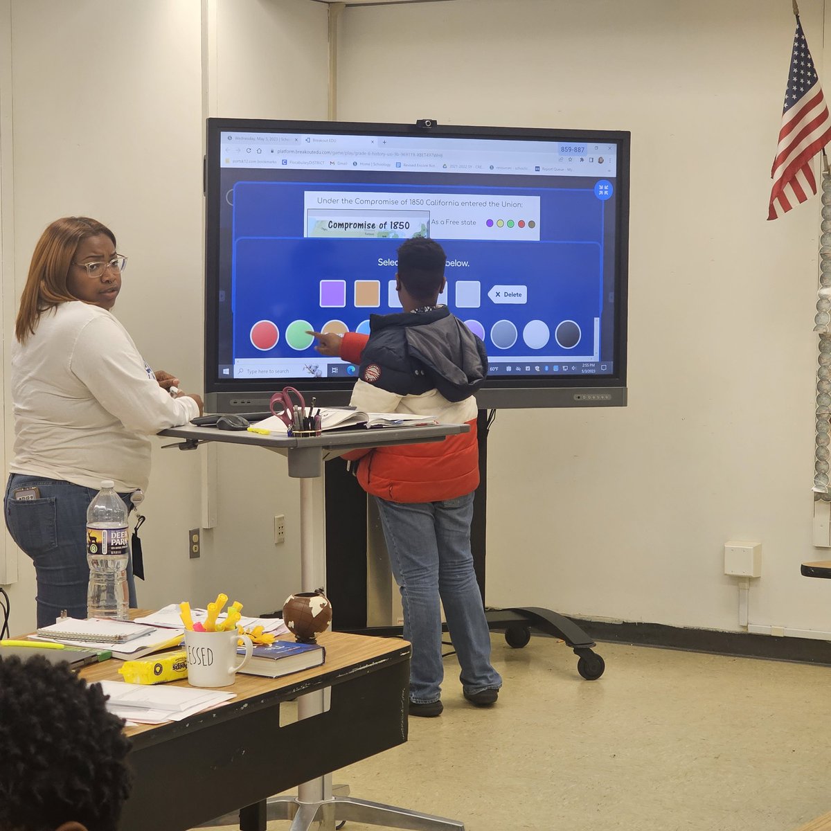 Smallblocktech's tweet image. Another fun and engaging day using BreakoutEDU with grade 6 History USI.9b
@breakoutEDU
@jennthomas75
@CradockES 
@ebracyPPS
@JolleyLa
@MrsFergusonCrES
@PortsVASchools 
#PPSshines 
#PPStrt