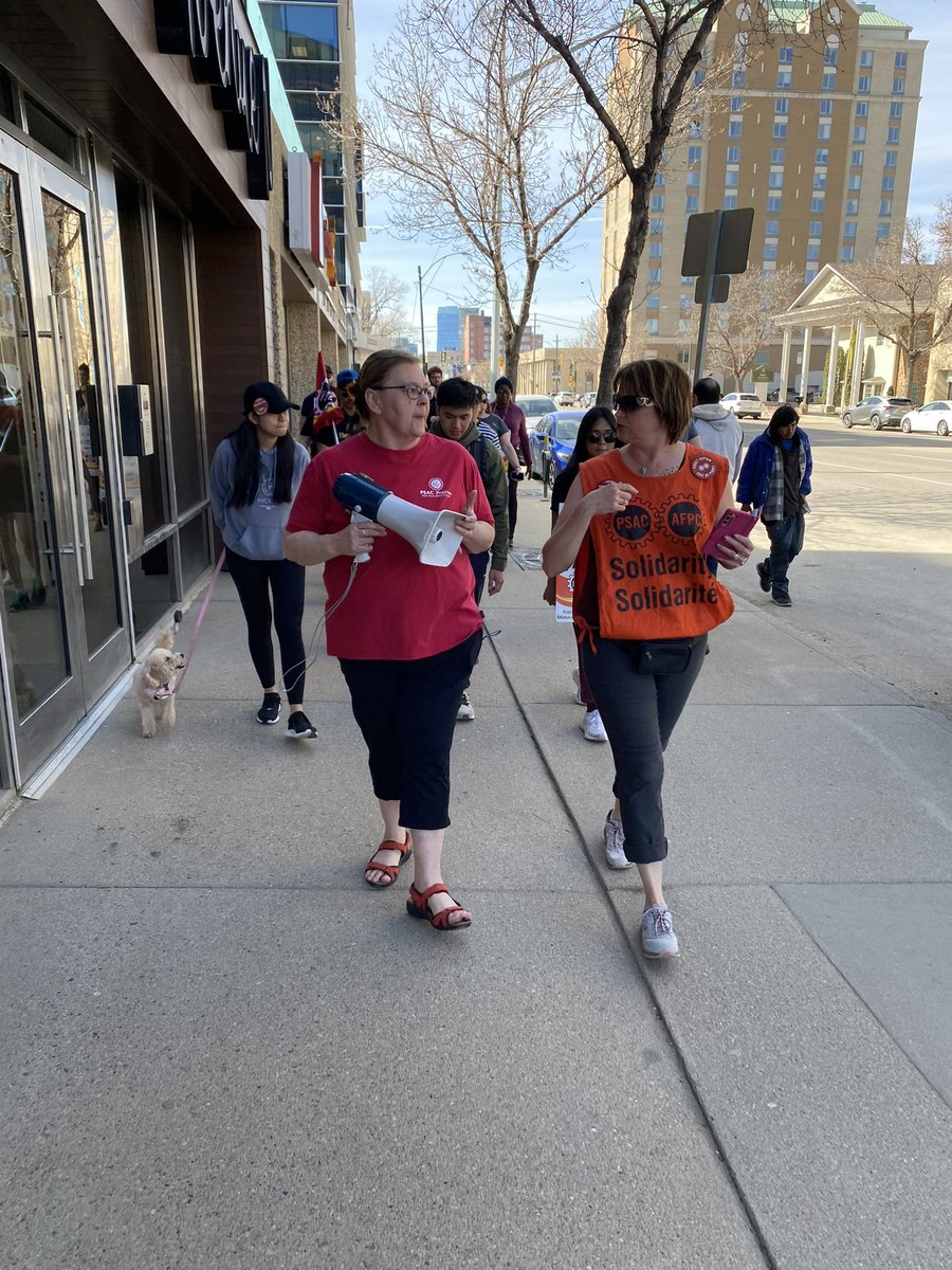 psacprairies's tweet photo. REVP @mshladun is in Saskatoon today walking the line with CRA members.
Together we will secure a fair contract!
#WorkersCantWait #PSACStrike #UnionPridePrairieWide https://t.co/KJx3Aag35L