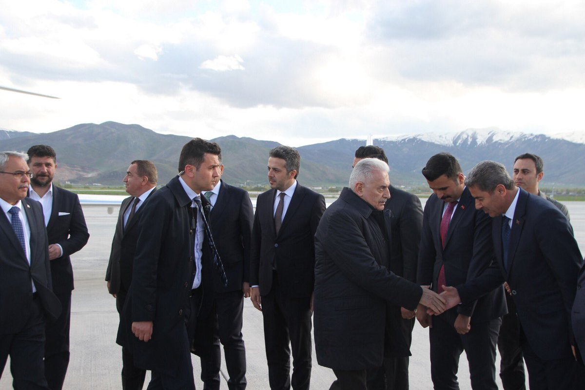 avkilicaslan's tweet photo. Ak Parti Genel Başkanvekilimiz, Değerli dava büyüğümüz ve Son Başbakan’ımız Sayın Binali Yıldırım (@BY) şehrimize teşrif ettiler.

Alparslan’ın şehri, 1071’de Anadolu’nun kapılarını İslâm'a açan medeniyet şehri Muş’a hoş geldiniz, sefalar getirdiniz. https://t.co/H3zY2358Jd