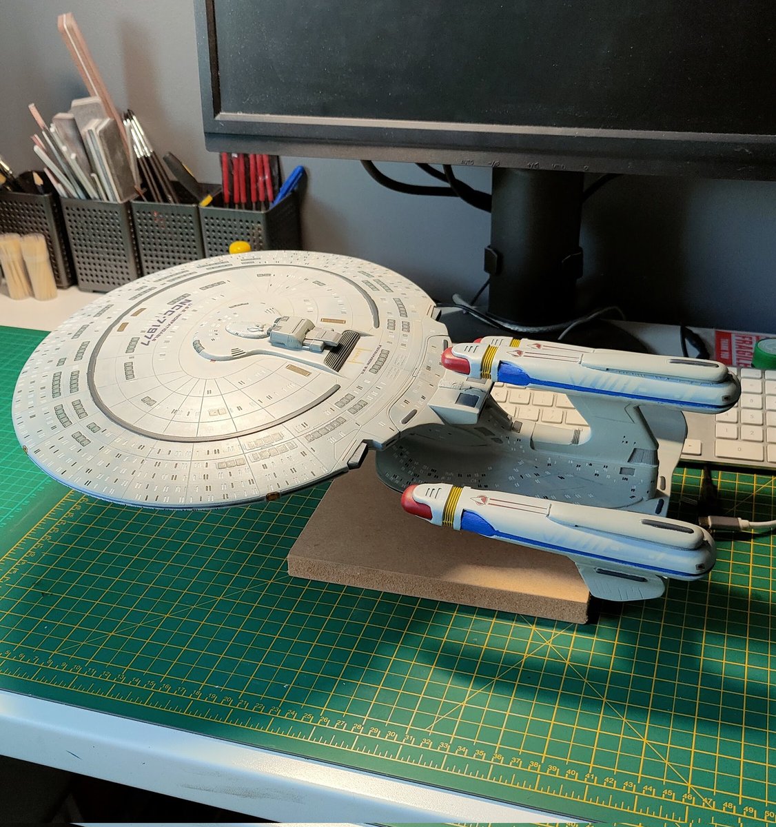 JJModelMaking's tweet image. Indefatigable came up in conversation earlier on another thread, so it seemed a good excuse to share again. The name came from listening to a Horatio Hornblower audiobook during the construction
#StarTrek #Galaxyclass #Starship
