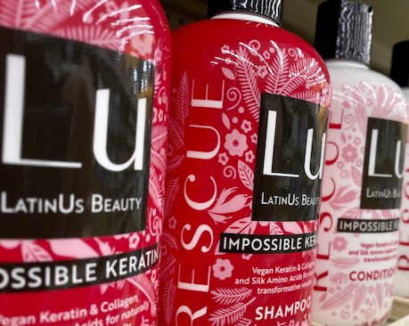 Latinusbeauty's tweet photo. Restore dry and damaged hair. Target split ends and breakage caused by dyes, bleach, heat, and straightening treatments with this RESCUE collection🌟⚡️🩷

#Lu #haircare #spa #relax #aromatherapy #damagedhair #hairstyle #latinagirl #latinalook https://t.co/KBHz8EAkxm