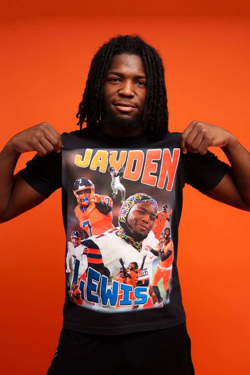 TapekageProd's tweet photo. I filmed a bunch of @JaydenJLewis7 POY games this year, so much in fact that I was able to design a Tshirt featuring some of my best shots of him! 
Link below! 

https://t.co/qu0xGUjDIz https://t.co/yeRcotaOZD