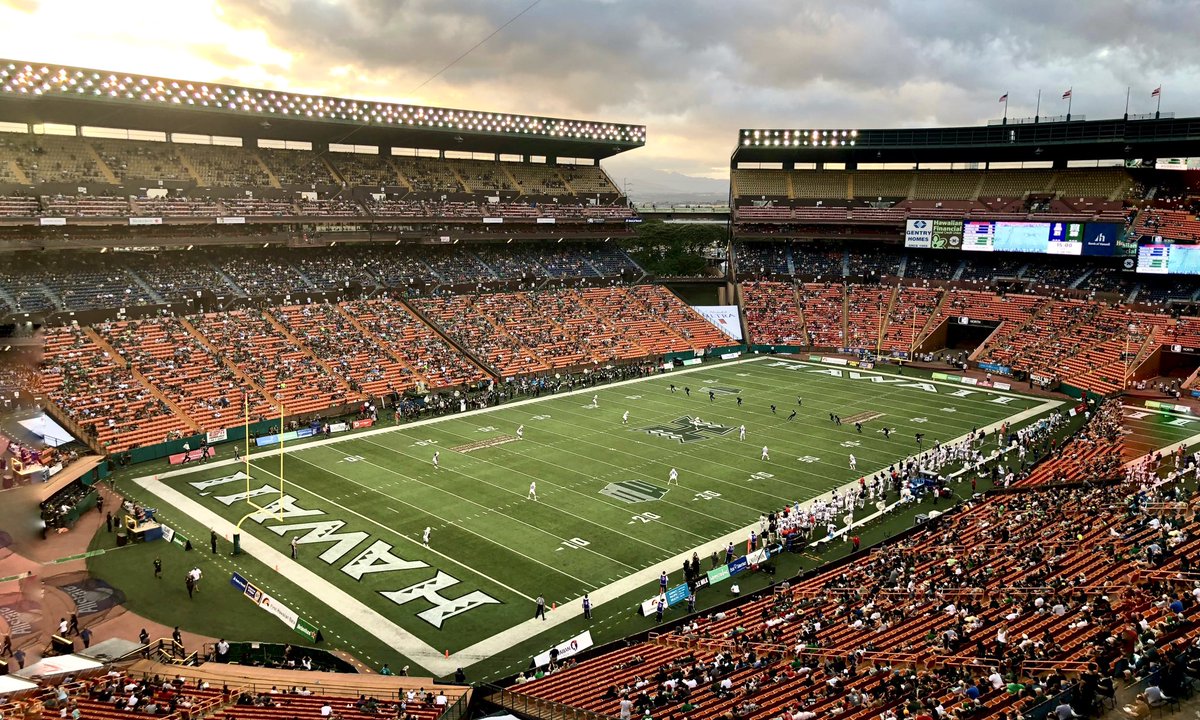 cfbcampustour's tweet photo. @ElChibo #AlohaForever 🤙 https://t.co/V6f5ET4TZW