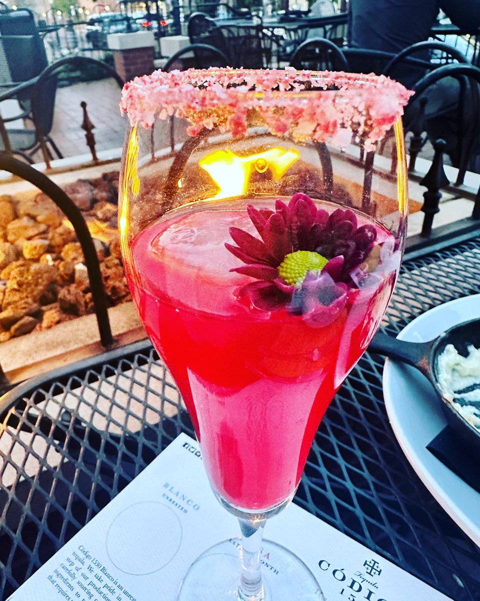 bellavinostl's tweet photo. It’s a @codigo1530 tequila, Marg, and tapa food kinda night @bellavinostl. 5 Codigo tequila tastings, paired with a fabulous coursed out dinner menu, blood orange 🍊 margs, smoky Mezcal old fashioned, and the best dining experience in town 👏🏻 #tapastastingdinners #codigo #tequila https://t.co/LKYPhL9rLa