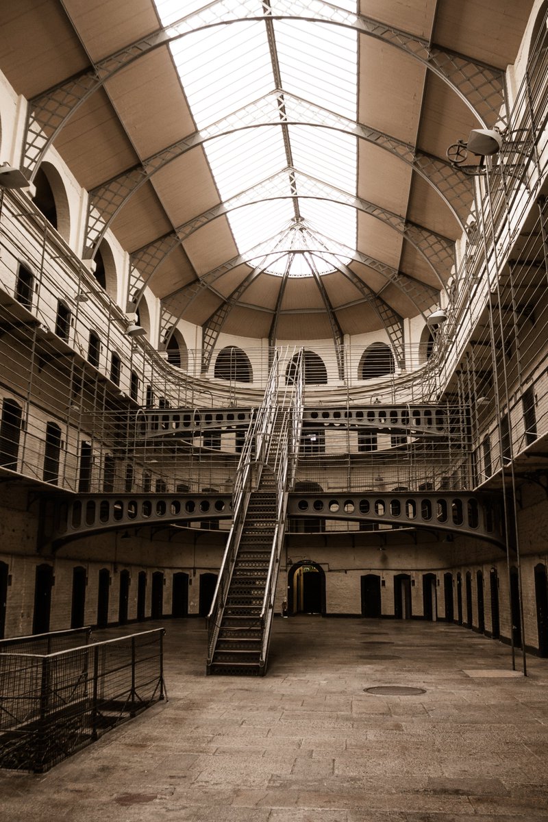 DroomgansPics's tweet photo. https://t.co/cQi9AL3rRx
Get this stunning wall art photo of the iconic Kilmainham Gaol prison in Dublin!

#KilmainhamGaol #Dublin #WallArt #HomeDecor #Ireland #History #Architecture #Design #Art #poster #urbex #prison https://t.co/q5H4zGltrX