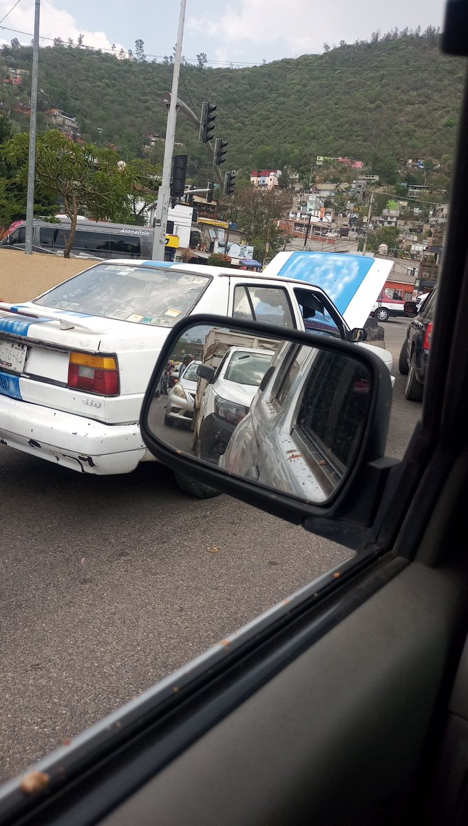 Auxilio vial en monumento a la madre