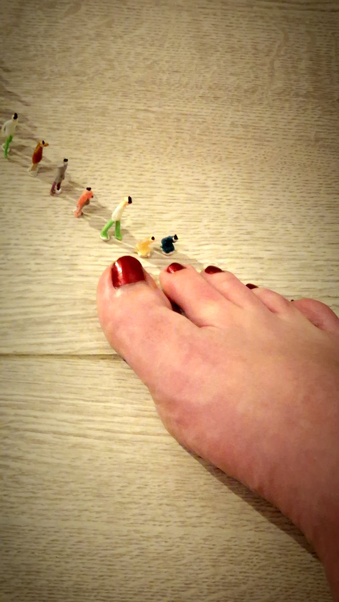 KatyAdamsPro's tweet photo. Oui, oui, je ne vous écraserai plus... enfin, si j'y pense...
Yes, yes, I won't crush you anymore... Well, if I don't forget 😈

#feetfinder #feet #giantess #crush #feet_lover #feetfethish #feetpic #feetcontent #FeetPictures https://t.co/7ERXq3k80q