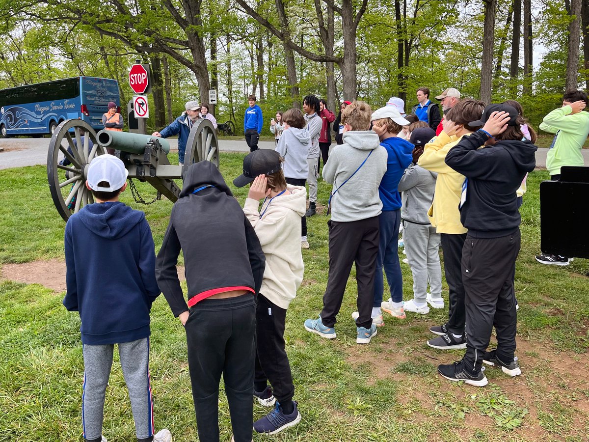 ElmwoodFranklin's tweet image. Our seventh graders left bright and early yesterday morning for their class trip! Their first stop was Gettysburg, where students followed the events from the war's first shots to the Battle of Gettysburg to Lincoln's address. Today, they are off exploring Washington, DC!