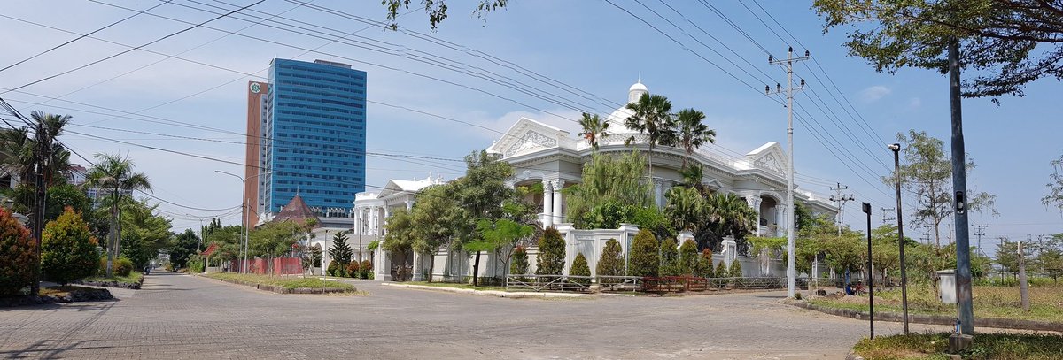 <a href="/undipmenfess/">DIPS!</a> Beginilah kalau jadi mahasiswa kurang riset. Padahal cuma one google away, eh malah caper ke base. Generalisir semua tempat di Sukoharjo pelosok.

Tinggal masukin alamat KKN ke google maps, klik street view. Noh langsung keliatan Sukoharjo bagian KKNmu kek apa 🙈