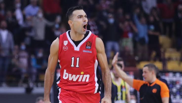 Απίθανος🔥

#sloukas #OlympiacosBC #FenerbahceBeko #EuroLeague #buzzerbeater #playoffs