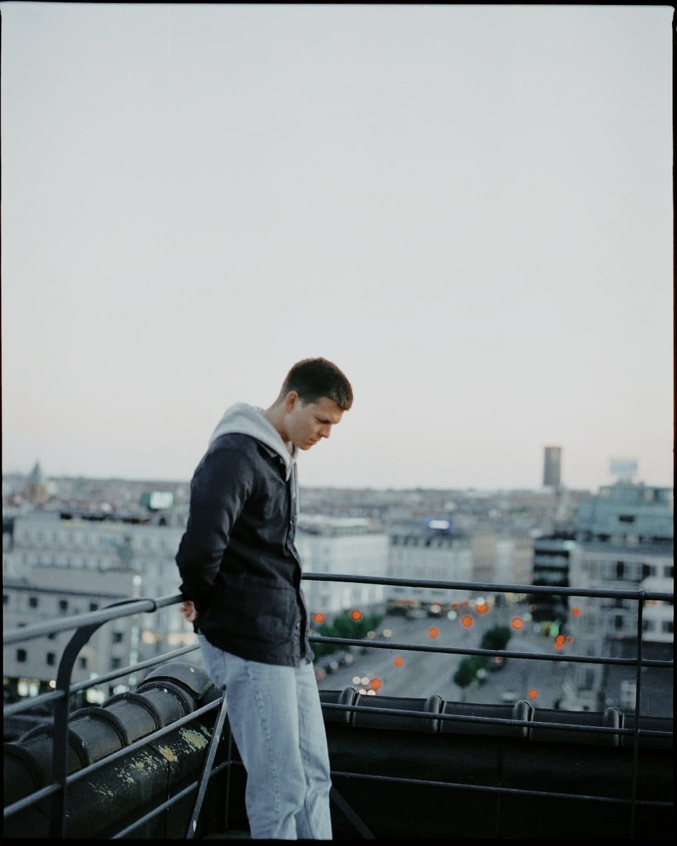 gonebywaves's tweet image. ⠀──┈┈   ❝𝑰 𝒋𝒖𝒔𝒕 𝒘𝒂𝒏𝒕 𝒕𝒐 𝒇𝒆𝒆𝒍 𝒂𝒍𝒊𝒗𝒆.❝

  ⠀ 𝐕𝐈𝐍𝐂𝐄𝐍𝐓 '𝐕𝐈𝐍𝐂𝐄' 𝐏𝐈𝐄𝐑𝐂𝐄

》lives for the sea. head in the clouds. 
》an original character crafted for the outerbanks verse.
》SL's | banter.

⠀⠀⠀⠀⠀⠀ ↻ | ♡ | ↓