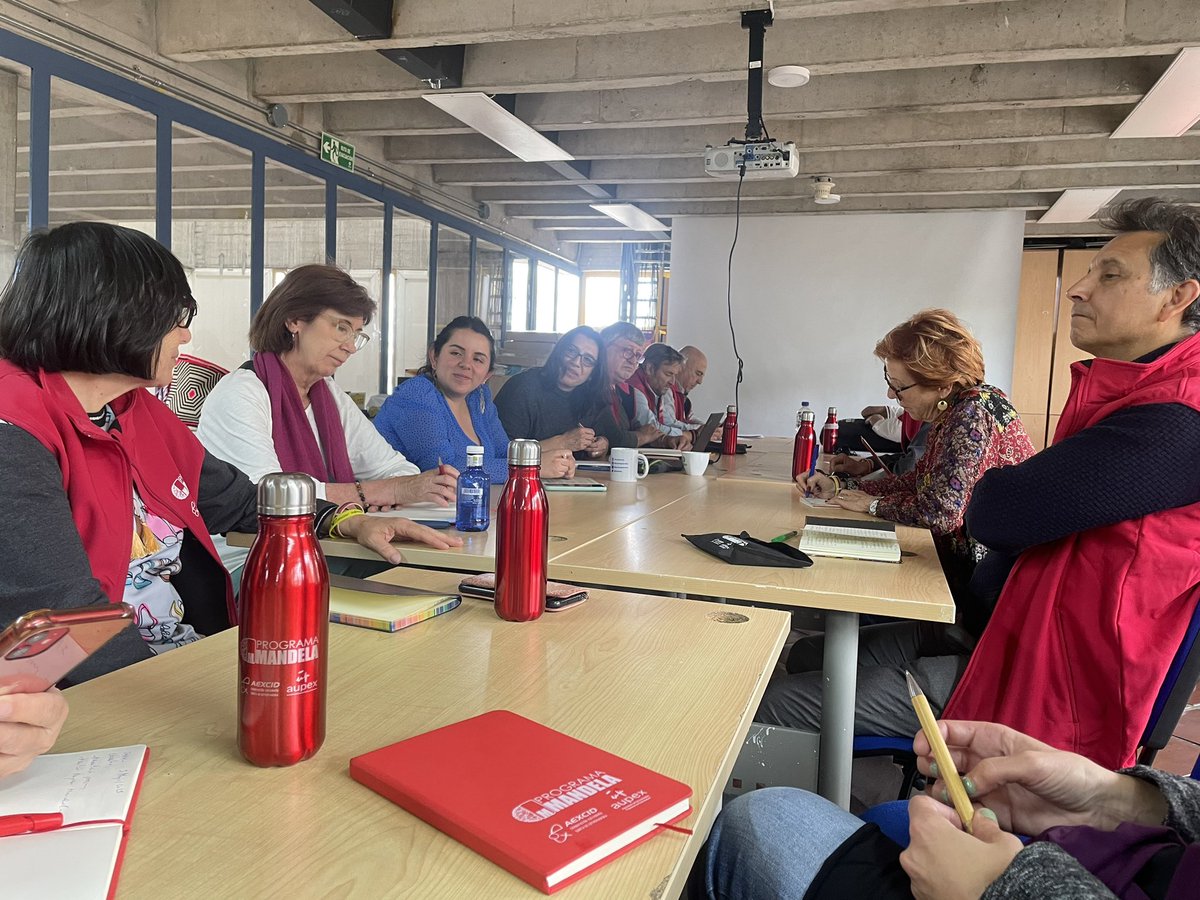 Estamos en las oficinas de Oxfam Colombia, “línea de trabajo principal, convertirse en una entidad feminista”, la cooperación extremeña desde #AEXCID apoya y colabora en la defensa de los derechos de las mujeres de Colombia🙌 

#derechosdelamujer #colombia #cooperaciónextremeña