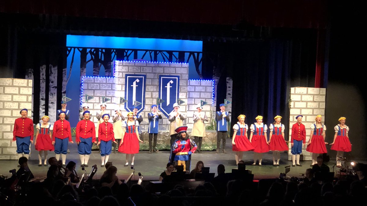 MrKSDyck's tweet image. Congratulations @SimcoeDrama @SimcoeRedcoats for a stellar #Performance of #ShrekTheMusical! Grade 5/6s @PortWellerPS loved the #Drama, #VisualArts, #Dance, and #Music that all helped tell a #Fun #Story. #Singing #Orchestra #Costumes #Sound #Lighting #Writing #Script #Cooperation