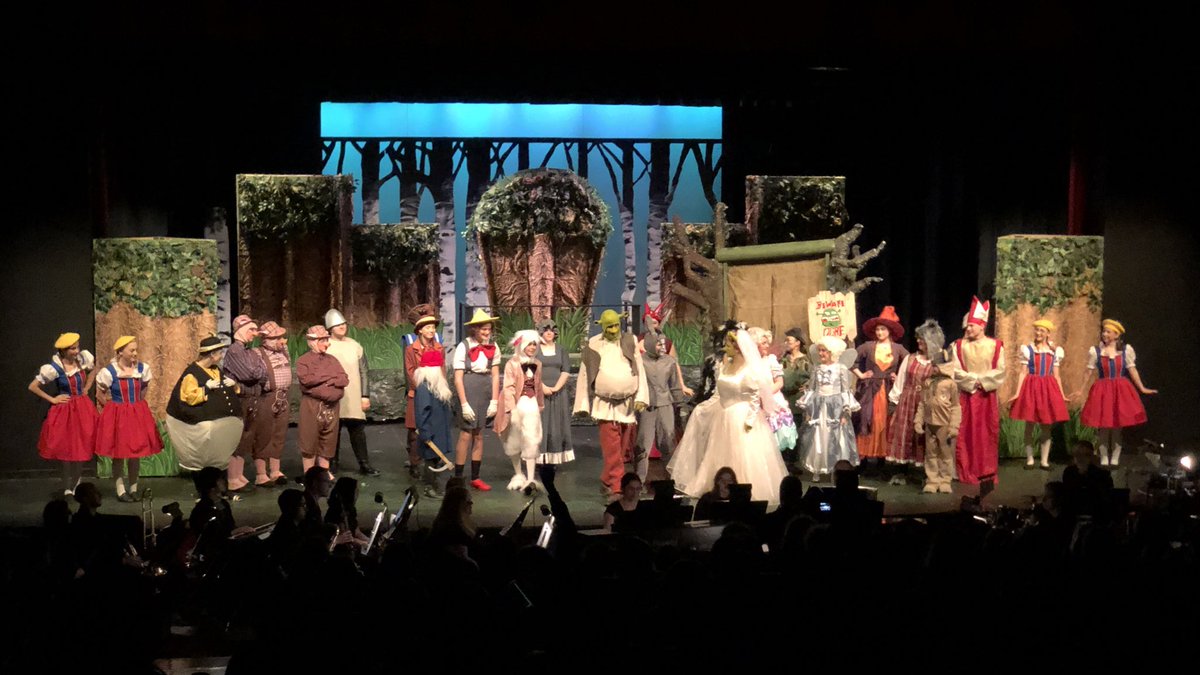 MrKSDyck's tweet image. Congratulations @SimcoeDrama @SimcoeRedcoats for a stellar #Performance of #ShrekTheMusical! Grade 5/6s @PortWellerPS loved the #Drama, #VisualArts, #Dance, and #Music that all helped tell a #Fun #Story. #Singing #Orchestra #Costumes #Sound #Lighting #Writing #Script #Cooperation
