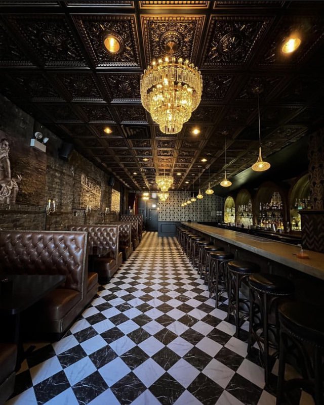 ChrisCapLive's tweet image. Don’t forget I opened my dream speakeasy in Wicker Park, Chicago called Revolver!  Happy hour starts at 5pm and Djs at 9pm every day! Make sure you come in revolverchicago.com