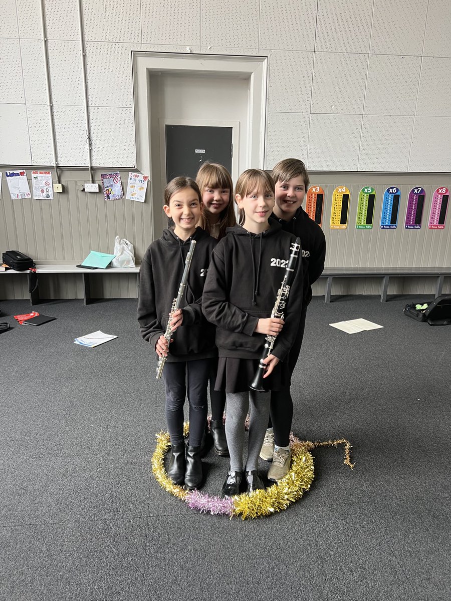 andijk1's tweet photo. ⁦@pollokshieldsps⁩ ⁦@performatbella⁩ ⁦@GlasgowCREATE⁩ woodwind pupils trying out the hula hoop of confidence today! https://t.co/kWrVf9QQ7I