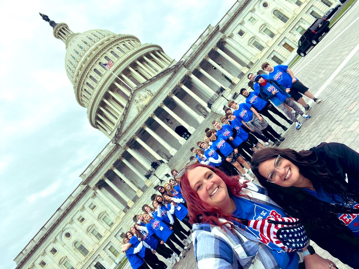 DFioreArt's tweet photo. Headed home from a whirlwind trip to DC! So much was squeezed into our time there; everyone is coming back with an experience that won’t be forgotten! 🌟🇺🇸💖 @ReschkeHPE @AAronHumphries5 @PavkovAnna @HooseSMS @mentorschools #onceacard #yourSMS https://t.co/SjE5C2f3fi