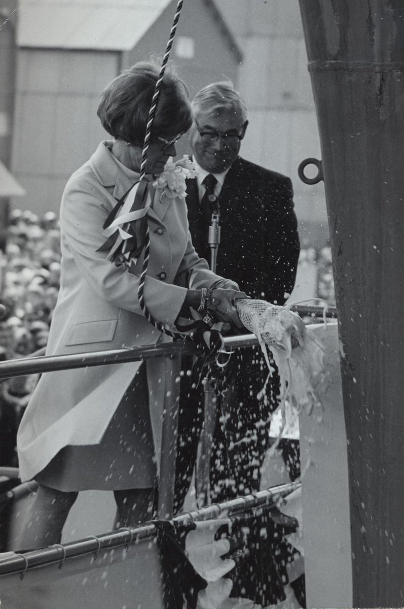 flynavy's tweet image. #OTD in 1975, the first-of-its-class aircraft carrier, @NimitzNews (CVN 68), was commissioned and christened by Adm. Chester Nimitz’s daughter, Catherine Nimitz Lay.

@USNavy , @USPacificFleet , @US3rdFleet , @US7thFleet 

#FlyNavy, #48Years