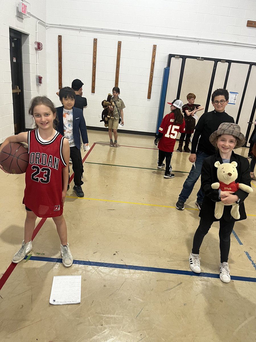 Miss_Bennett7's tweet photo. Yesterday we hosted our 3rd grade Wax Museum. Tap them and they can tell you all about themselves! I was able to meet Michael Jordan, Steve Jobs, King Tut, and more!! https://t.co/yoczDDuESM