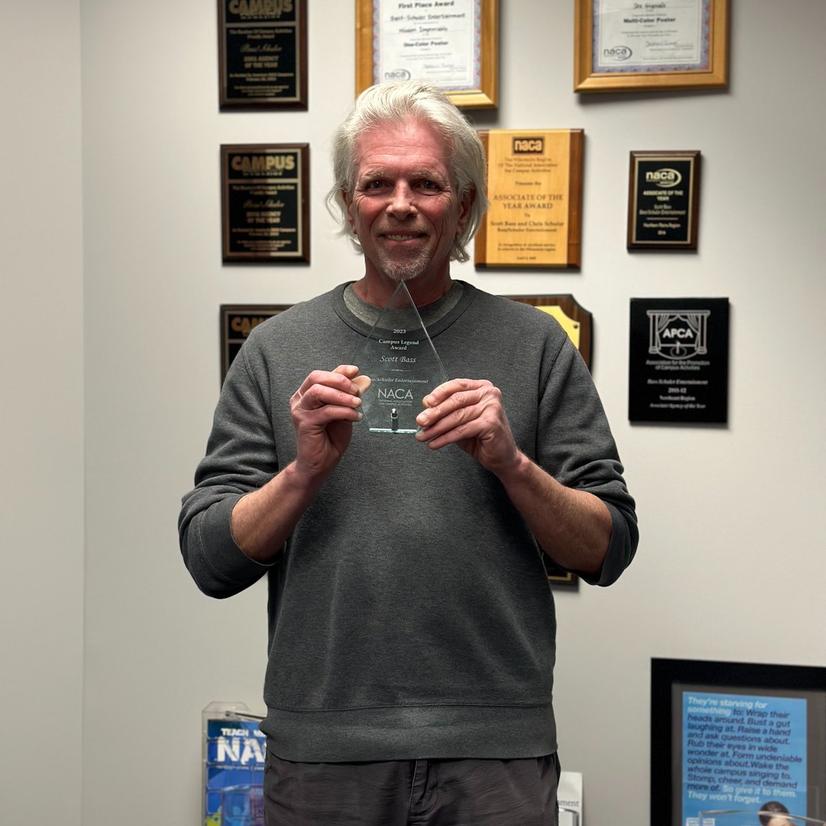 BassSchuler's tweet photo. #FlashBackFriday to agent Scott Bass winning the @THENACA Campus Legend Award at #NACALive 2023 🤩 #BSEAgency #BassSchulerEntertainment #CampusLegend https://t.co/MT2eERfYOC
