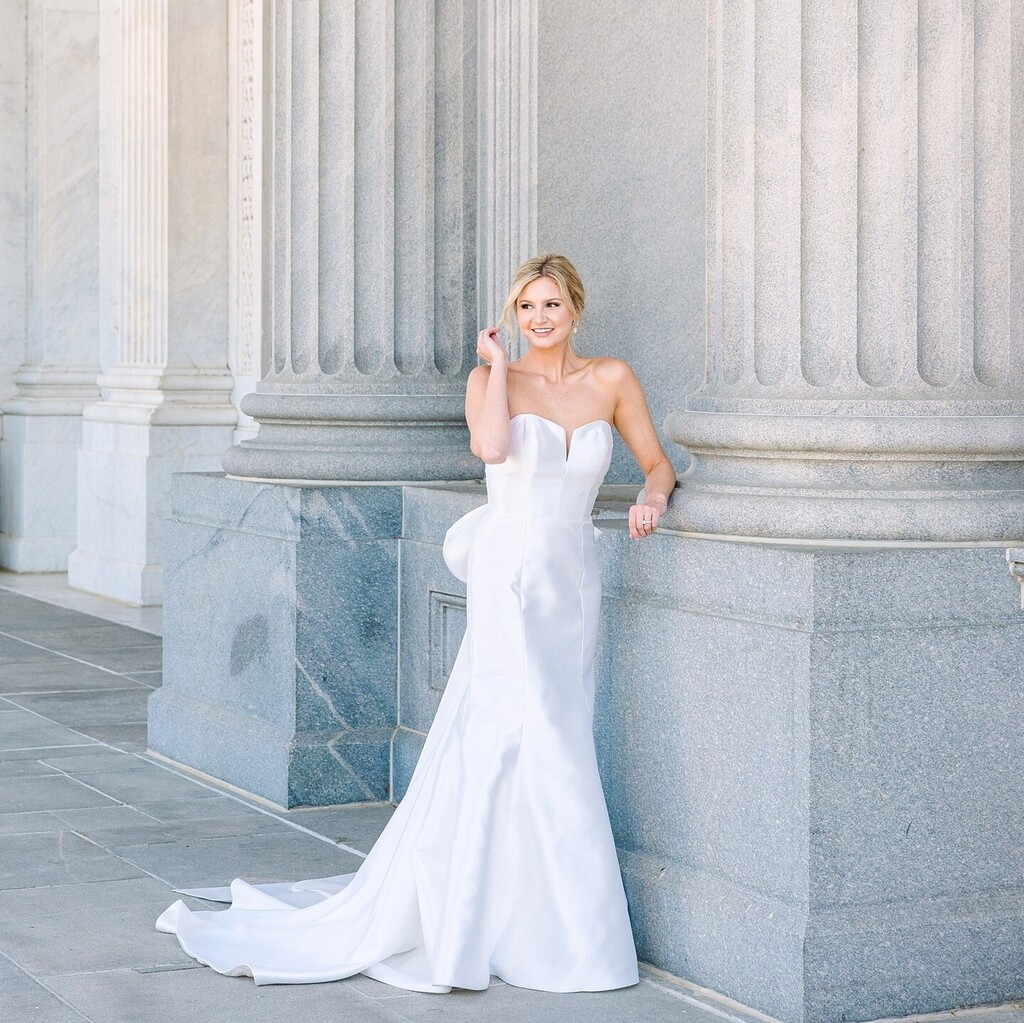 Now that Lauren is officially married, I'm SO THRILLED to share her bridal portraits with the world 😍  She looked absolutely stunning in her custom <a href="/antoniogual/">Antonio Gual</a> gown from @gownboutiquechs ✨ #danacubbageweddings #dcwcouples @lauren_melinda_ @meaganwarren instagr.am/p/CrytlmSSRBW/