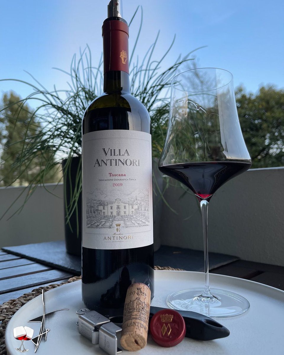 Villa Antinori
2019

Italy 🇮🇹 Tuscany

Vila Antinori is blended with Sangiovese and Syrah.
Alc.14% vol.
It spends 12 months in French, American and Slovenian oak barrels of 225 Lt and 8 in bottle
gear #ilovewine #burgundy #paixao #photography #photooftheday
